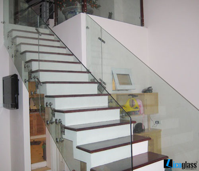 Cấu tạo của cầu thang kính Cấu tạo của cầu thang kính