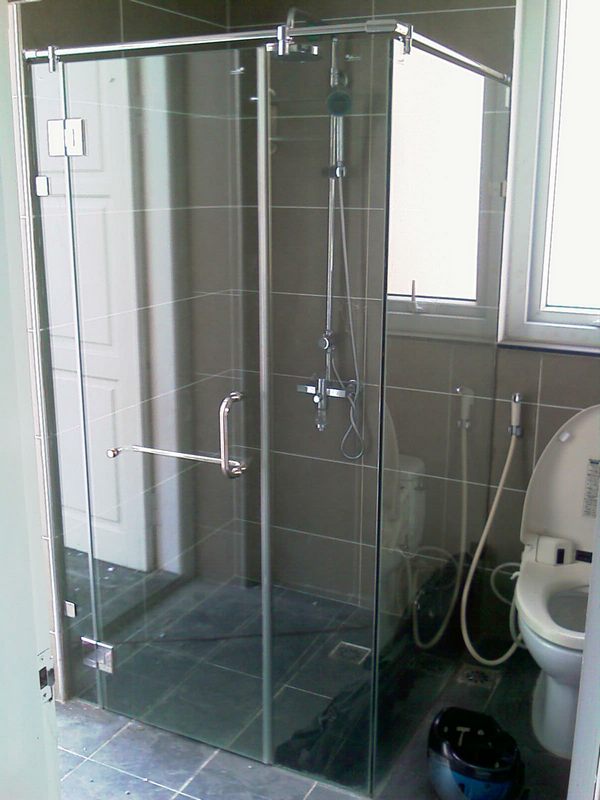 Những lý do nên lắp đặt vách kính cường lực phòng tắm Những lý do nên lắp đặt vách kính cường lực phòng tắm